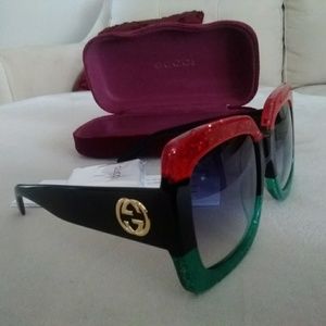 Women Gucci Sunglass. Open box but never worn.